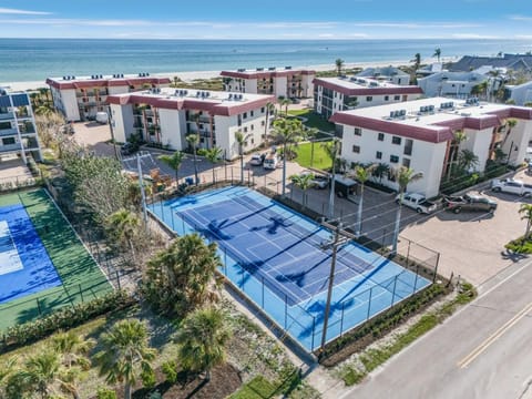 Property building, Day, Neighbourhood, Bird's eye view, Location