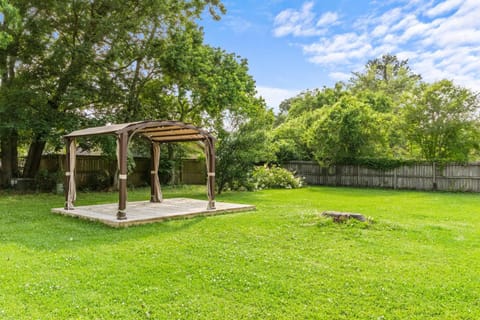 15 Min to LSU & Downtown Oak Hills Place Hideaway House in Baton Rouge