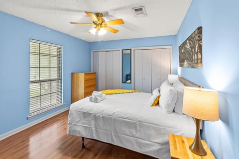 15 Min to LSU & Downtown Oak Hills Place Hideaway House in Baton Rouge