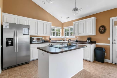 Near Airport-20 Min to Downtown- Chucktown Retreat House in Goose Creek