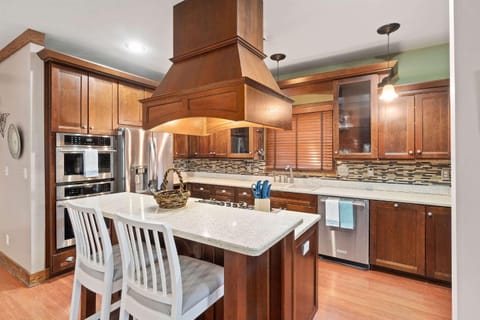 5 Minutes to Campbell - Clarksville Craftsman House in Clarksville