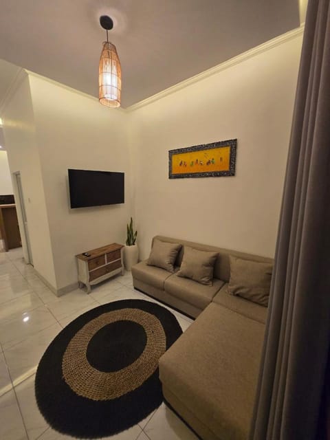 Communal lounge/ TV room, TV and multimedia, Living room, Seating area, Evening entertainment