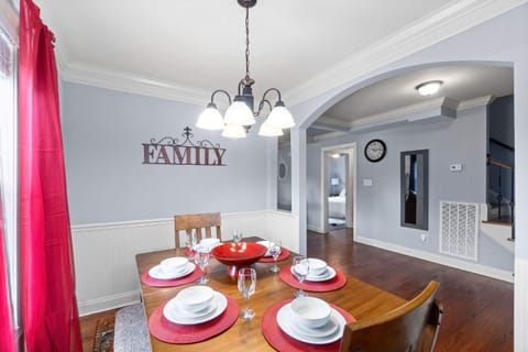 Near Campbell & Downtown - Cottage & Carriage House House in Clarksville