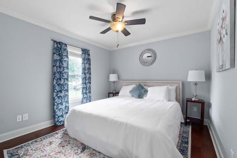 Near Campbell & Downtown - Cottage & Carriage House House in Clarksville