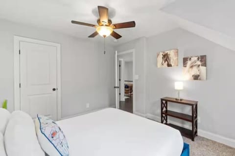 Near Campbell & Downtown - Cottage & Carriage House House in Clarksville