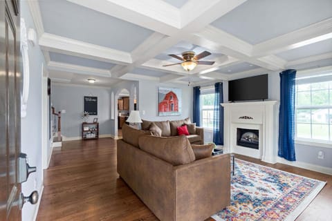 Near Campbell & Downtown - Cottage & Carriage House House in Clarksville