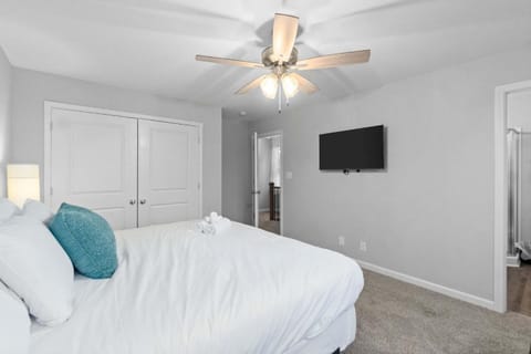 1-Mile to Downtown Clarksville 2 Comfy Homes House in Clarksville