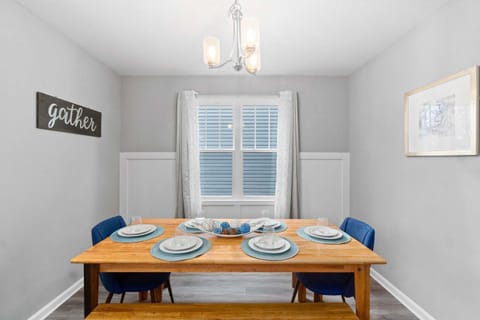 1-Mile to Downtown Clarksville Queen-City Comfort House in Clarksville