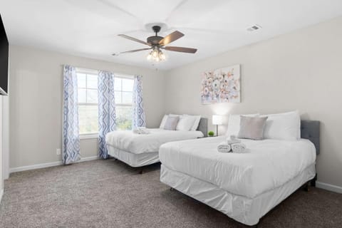 1-Mile to Downtown Clarksville Queen-City Charmer House in Clarksville