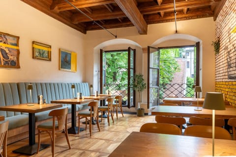 Restaurant/places to eat, Lunch, Dinner