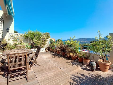 Duplex avec terrasse & vue dégagée dans domaine privé à Mandelieu Apartment in Mandelieu-La Napoule