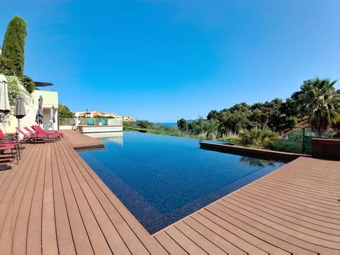 Duplex avec terrasse & vue dégagée dans domaine privé à Mandelieu Apartment in Mandelieu-La Napoule