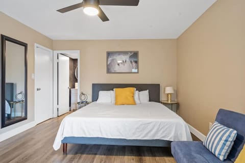 Glendale Getaway Pool House in Glendale