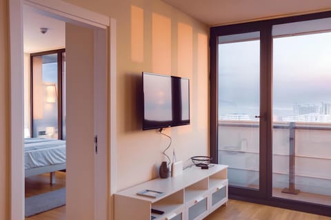 Bed, Natural landscape, TV and multimedia, Photo of the whole room, Bedroom, Mountain view, hair dresser
