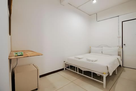 Bed, Bathroom, Photo of the whole room, Bedroom, towels