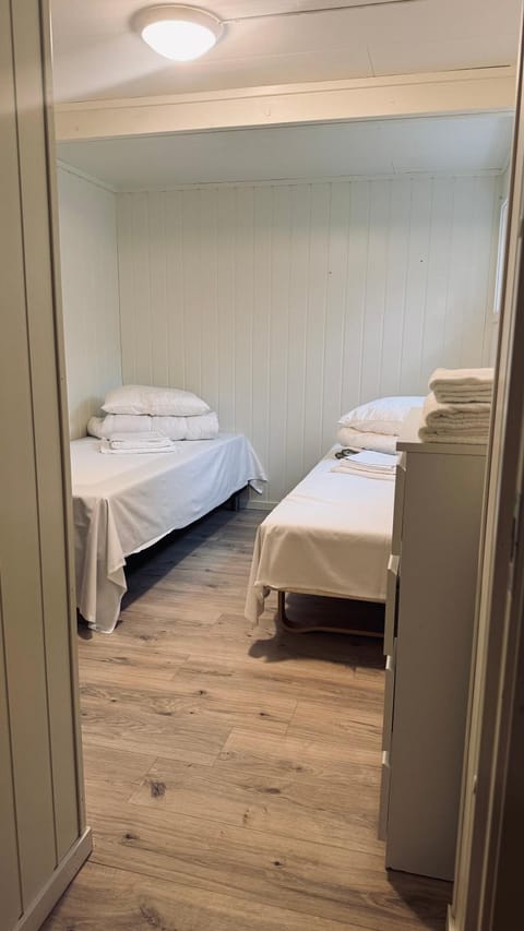 Cozy Basement Apartment in Leknes Shared & Affordable Apartment in Lofoten