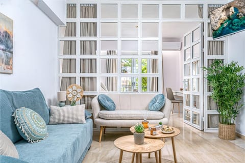 TV and multimedia, Living room, Decorative detail, Seating area, Time of day, air conditioner