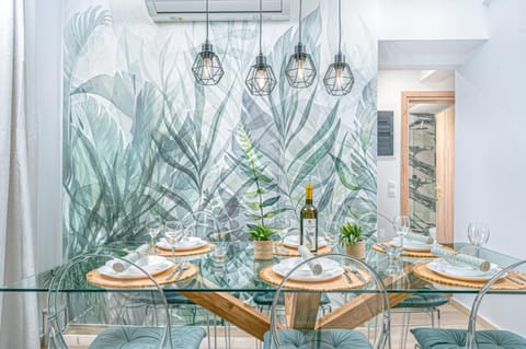 Photo of the whole room, Decorative detail, Dining area