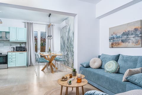 Living room, Decorative detail, Seating area, Dining area, Area and facilities