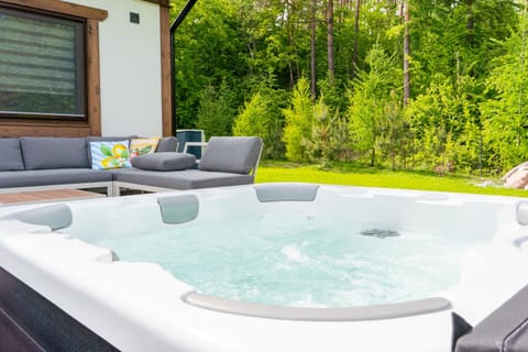 Patio, Natural landscape, Garden, Hot Tub, Pool view