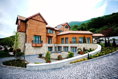 Property building, Day, Natural landscape, Mountain view