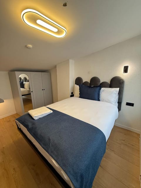 Bed, Photo of the whole room