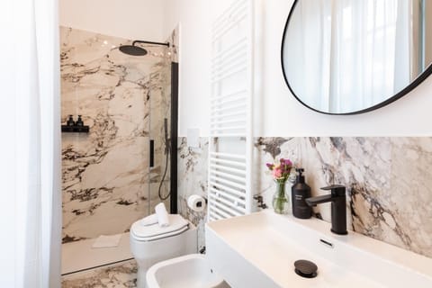 Shower, Toilet, Bathroom, towels