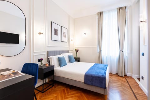 Bed, TV and multimedia, Living room, Photo of the whole room, Seating area, Bedroom