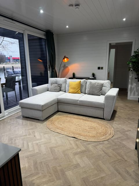 AvantGlamp Villa in Marston Green