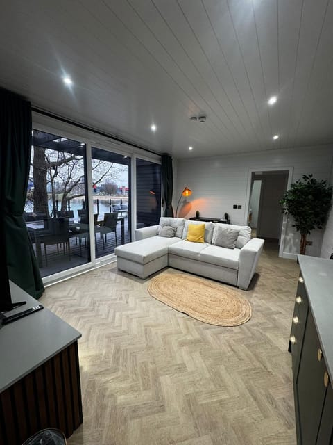 AvantGlamp Villa in Marston Green