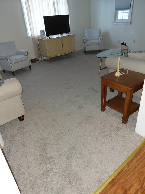 Communal lounge/ TV room, TV and multimedia, Living room, Seating area, Evening entertainment