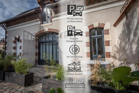 Property building, Patio, Inner courtyard view, Parking, air conditioner