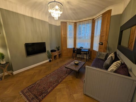 Communal lounge/ TV room, TV and multimedia, Living room, Seating area