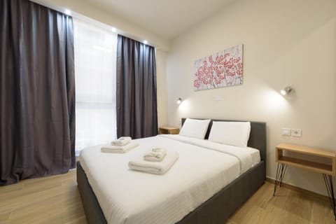 Bed, Bedroom, towels