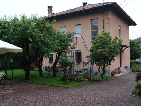 Property building, Garden