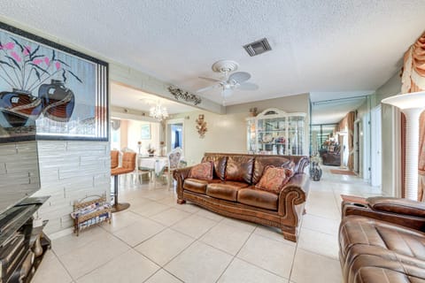 4 Mi to Hard Rock Stadium Miramar Home with BBQ! House in Hollywood