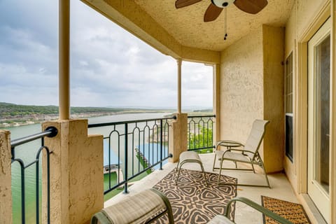 Community Perks Scenic Lake Travis Getaway! Apartment in Lago Vista