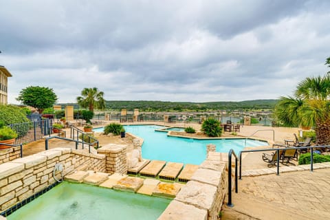Community Perks Scenic Lake Travis Getaway! Apartment in Lago Vista