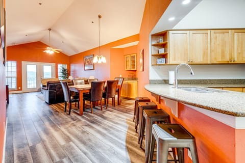 Community Perks Scenic Lake Travis Getaway! Apartment in Lago Vista