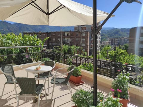 Balcony/Terrace, Mountain view