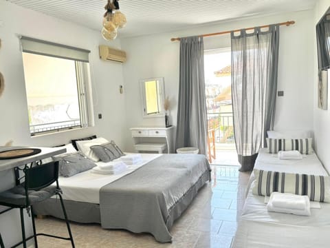 Bed, Seating area, Bedroom