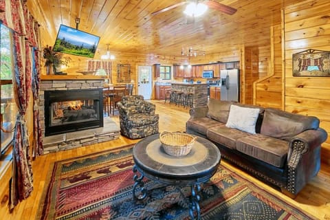TV and multimedia, Living room, Seating area, fireplace