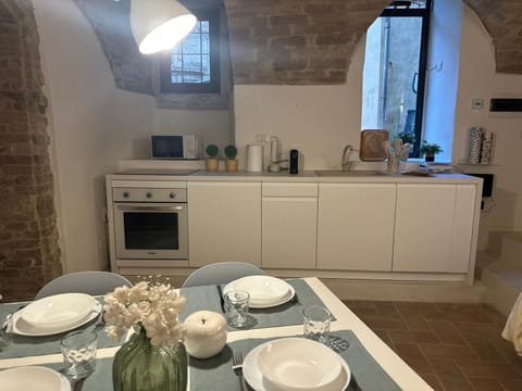 Kitchen or kitchenette, Dining area, stove