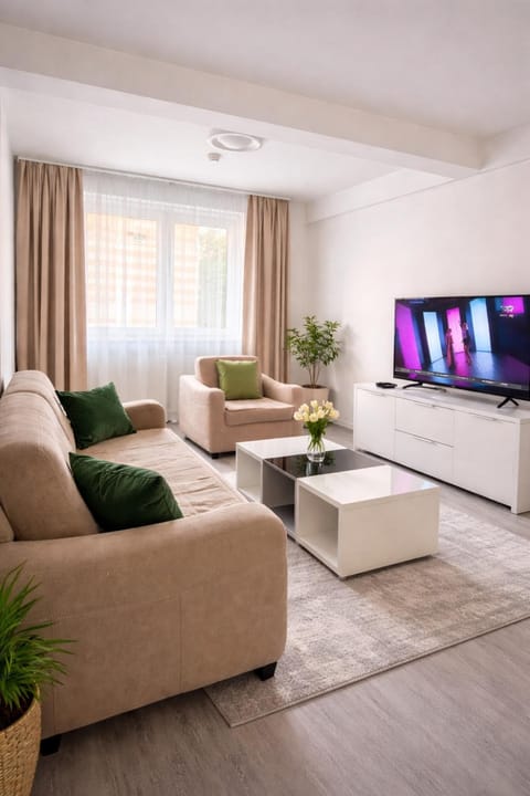 Communal lounge/ TV room, Living room, Seating area, Evening entertainment