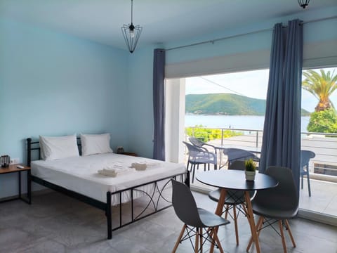 Bed, Natural landscape, View (from property/room), Balcony/Terrace, Living room, Photo of the whole room, Seating area, Dining area, Bedroom, Mountain view, Sea view