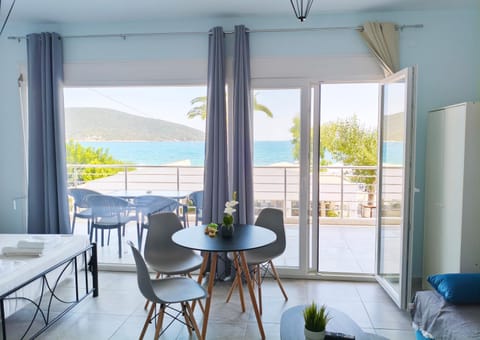 Day, Natural landscape, View (from property/room), Balcony/Terrace, Living room, Seating area, Dining area, Mountain view, Sea view