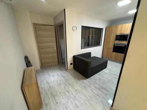 Kitchen or kitchenette, Seating area, dishwasher, washing machine