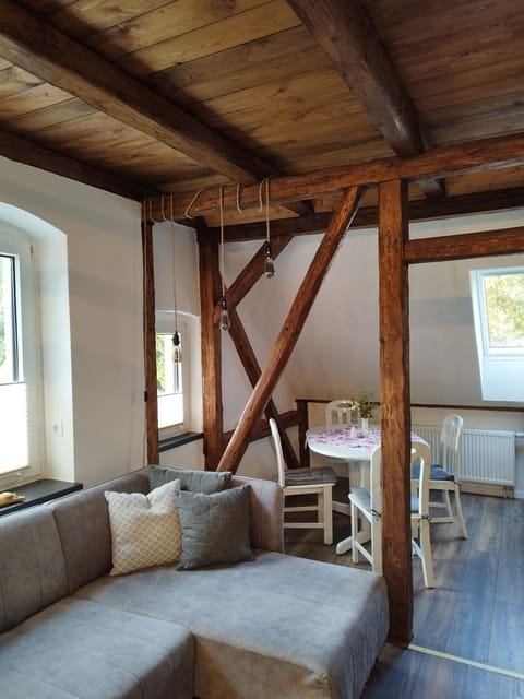 Living room, Breakfast