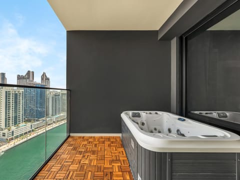 Hot Tub, Pool view, Swimming pool