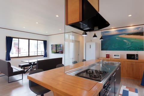 Living room, Seating area, Dining area, stove